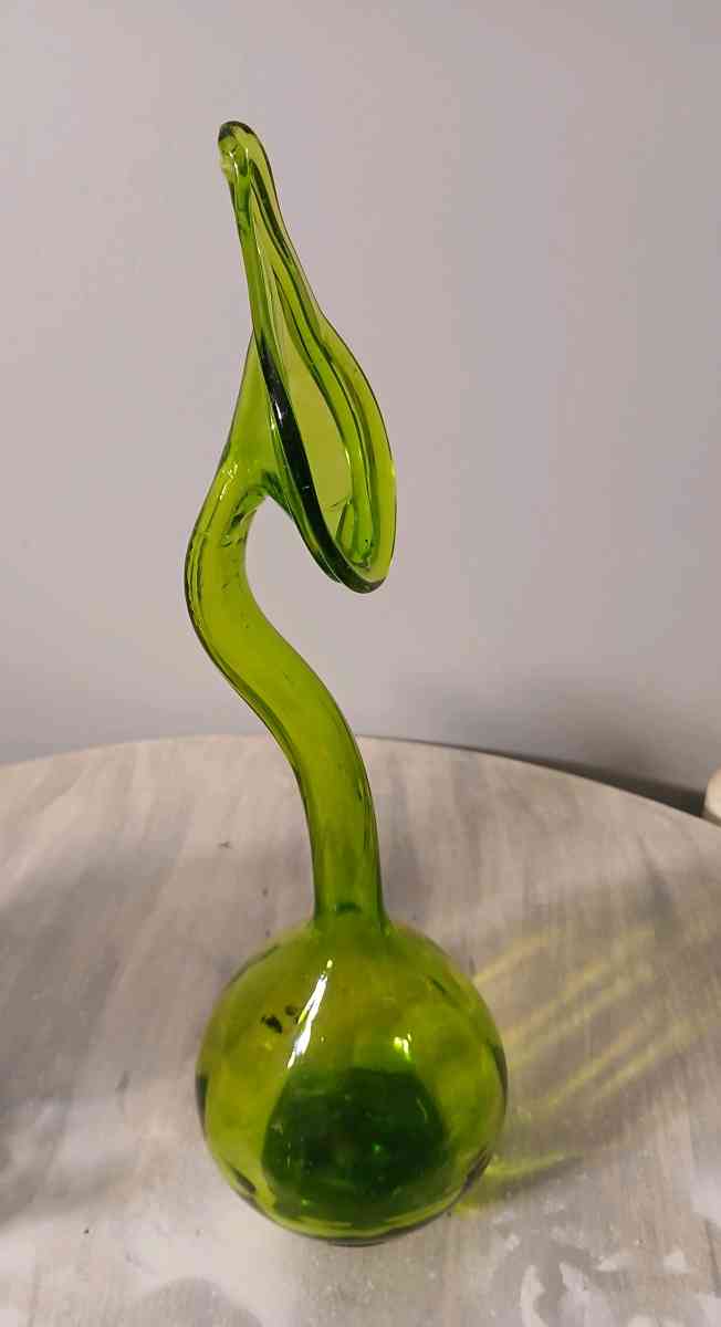 antique vase tear catcher - Ackerman, Mississippi