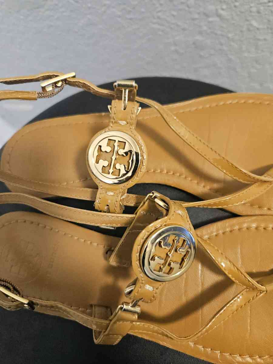 Tory Burch Ali Thong Sandals - Tulsa, Oklahoma - FleaMarketBay