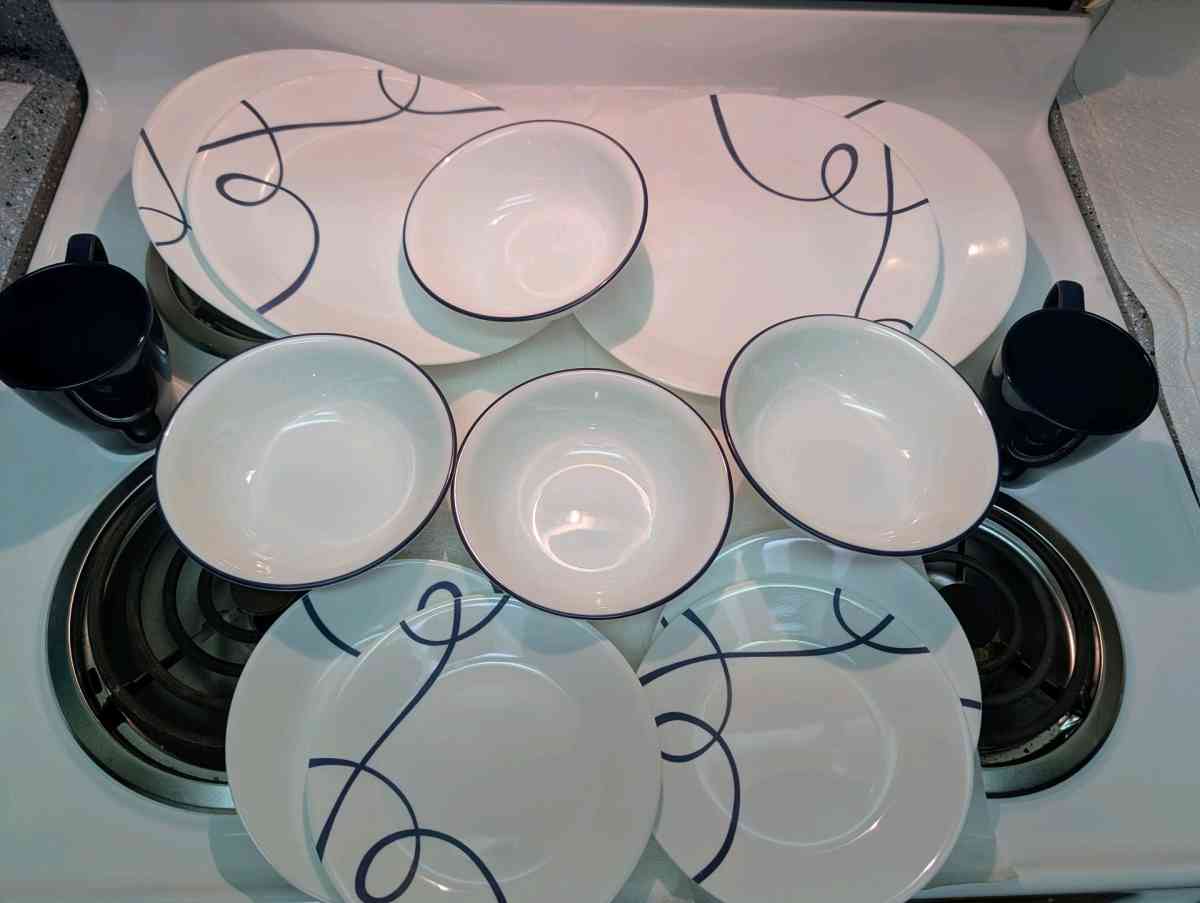 Corelle Dinnerware Set 12pc and IKEA coffee mugs 4pc - Irving, Texas - FleaMarketBay