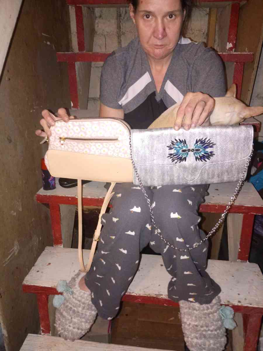 all purses for 5dollars - Agency, Missouri - FleaMarketBay