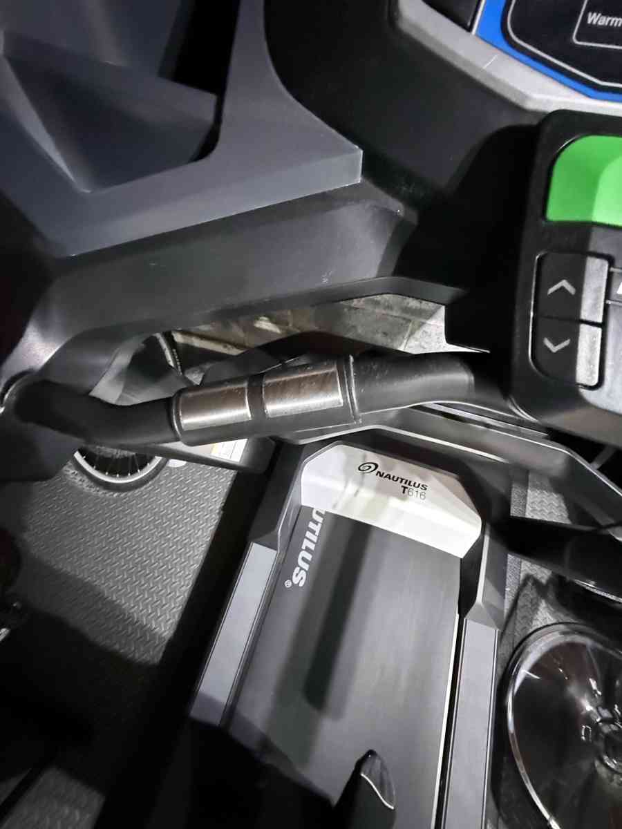 utilus T616 Folding Treadmill  Excellent Condition Barely Us - Middlesex, New Jersey - FleaMarketBay