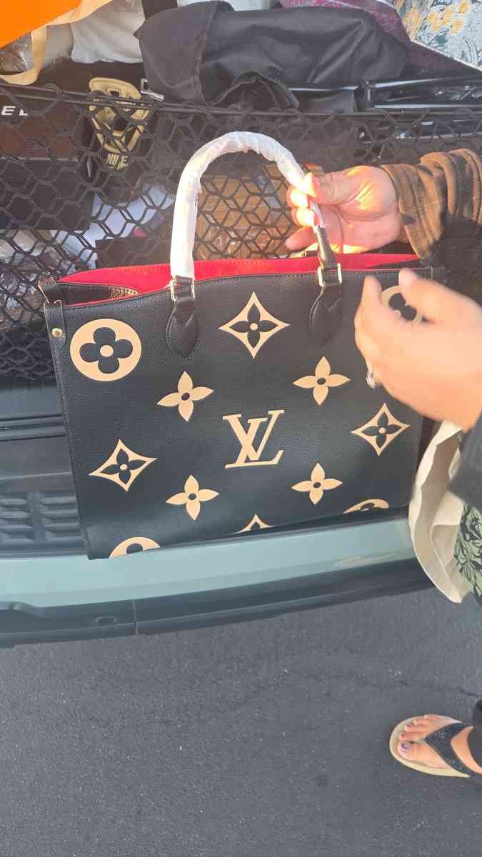 womens Fashionable Handbag - Chino, California - FleaMarketBay