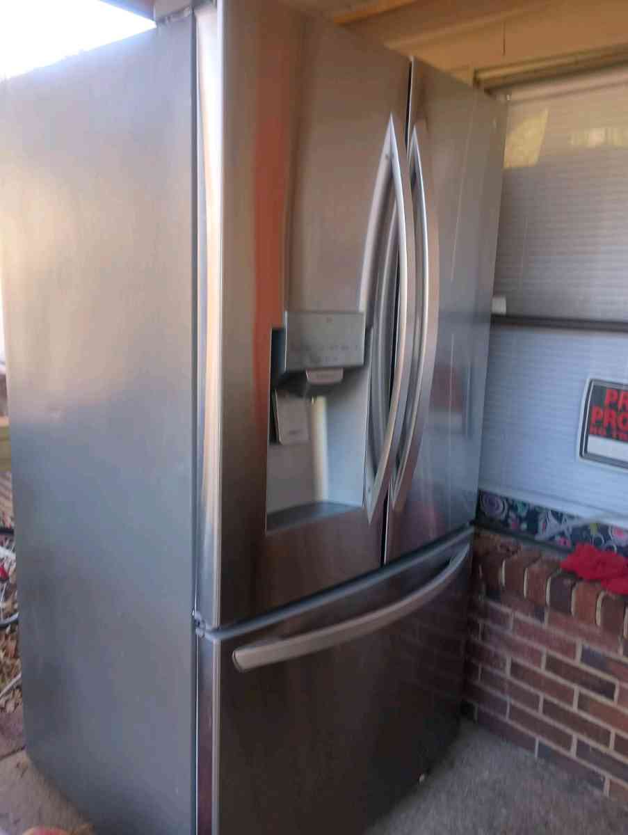 Stainless steel LG WiFi Smart Refrigerator - Greenville, South Carolina - FleaMarketBay