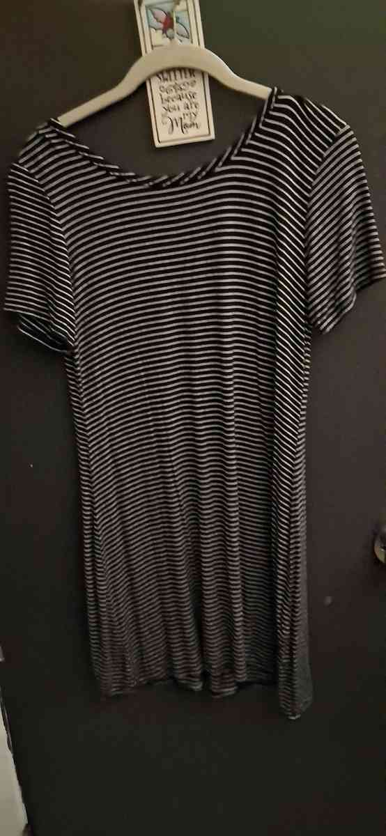 medium dress - Hudson, Florida - FleaMarketBay