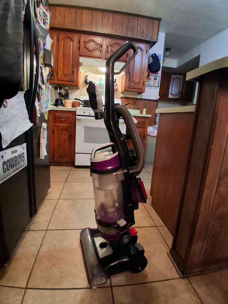 Bissell clearview swivel pet vacuum cleaner - Mesquite, Texas - FleaMarketBay