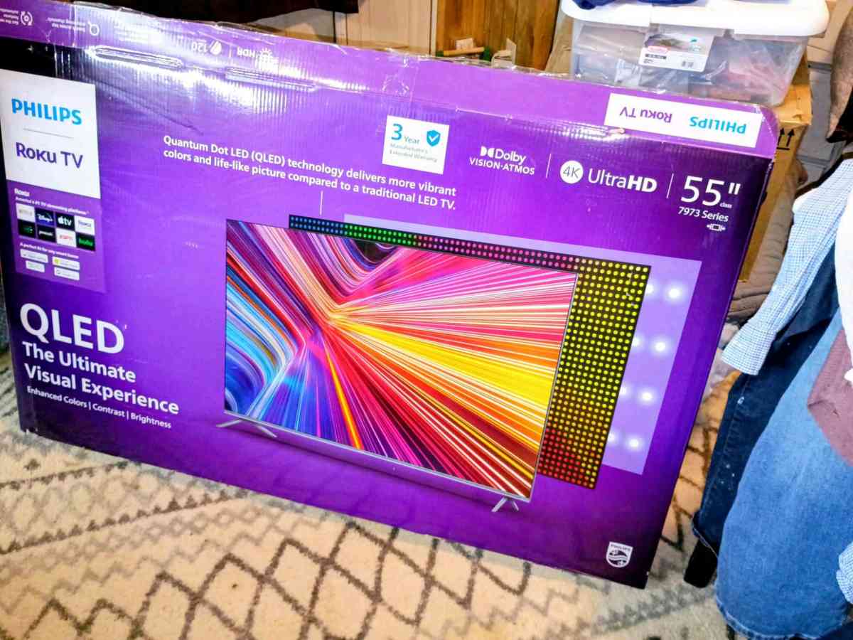 55 inch 4k QLED smart tv - Milledgeville, Georgia - FleaMarketBay
