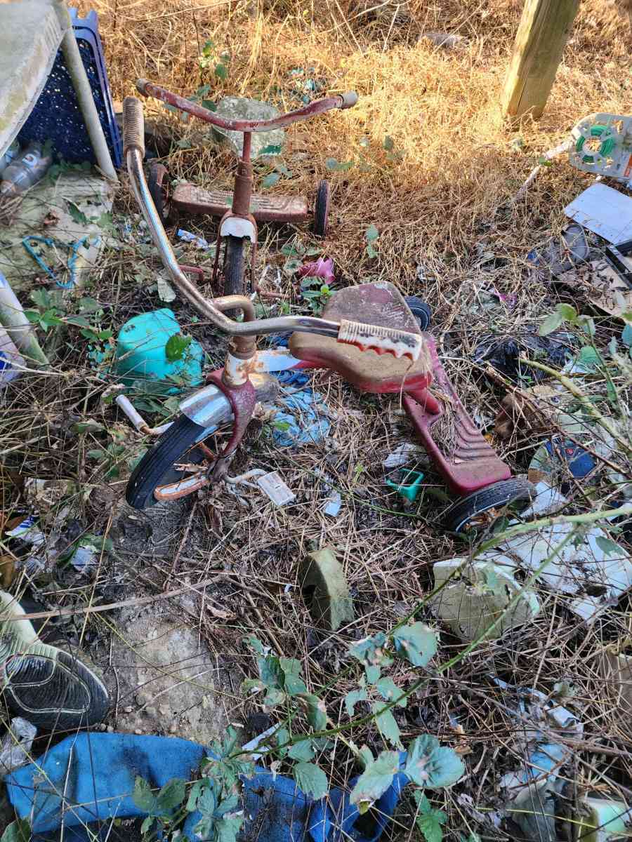 2 antique tricycles all metal - Arab, Alabama - FleaMarketBay