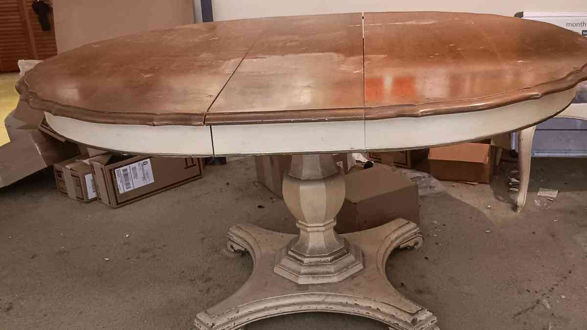 VINTAGE DINING ROOM TABLE - Seminole, Florida