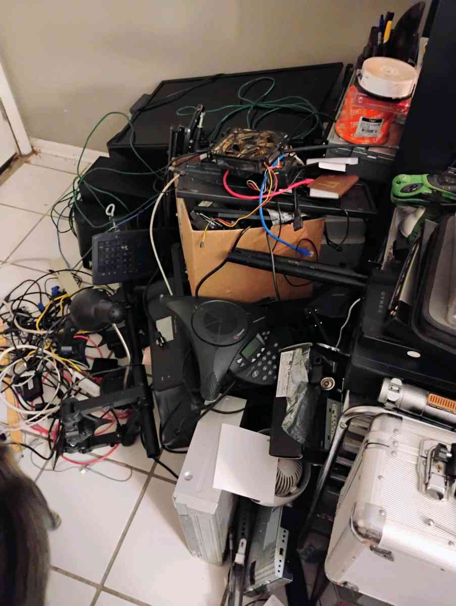 LOT Of Enterprise computer equipment - Springfield, Missouri - FleaMarketBay