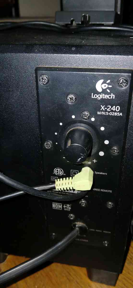 Logitech speakers and subwofer set - Bennettsville, South Carolina - FleaMarketBay