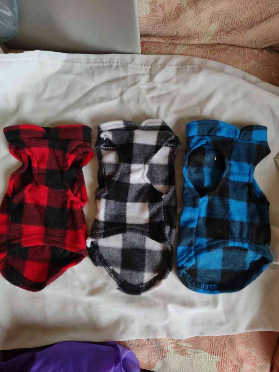 Small dog outfits - Gary, Indiana - FleaMarketBay