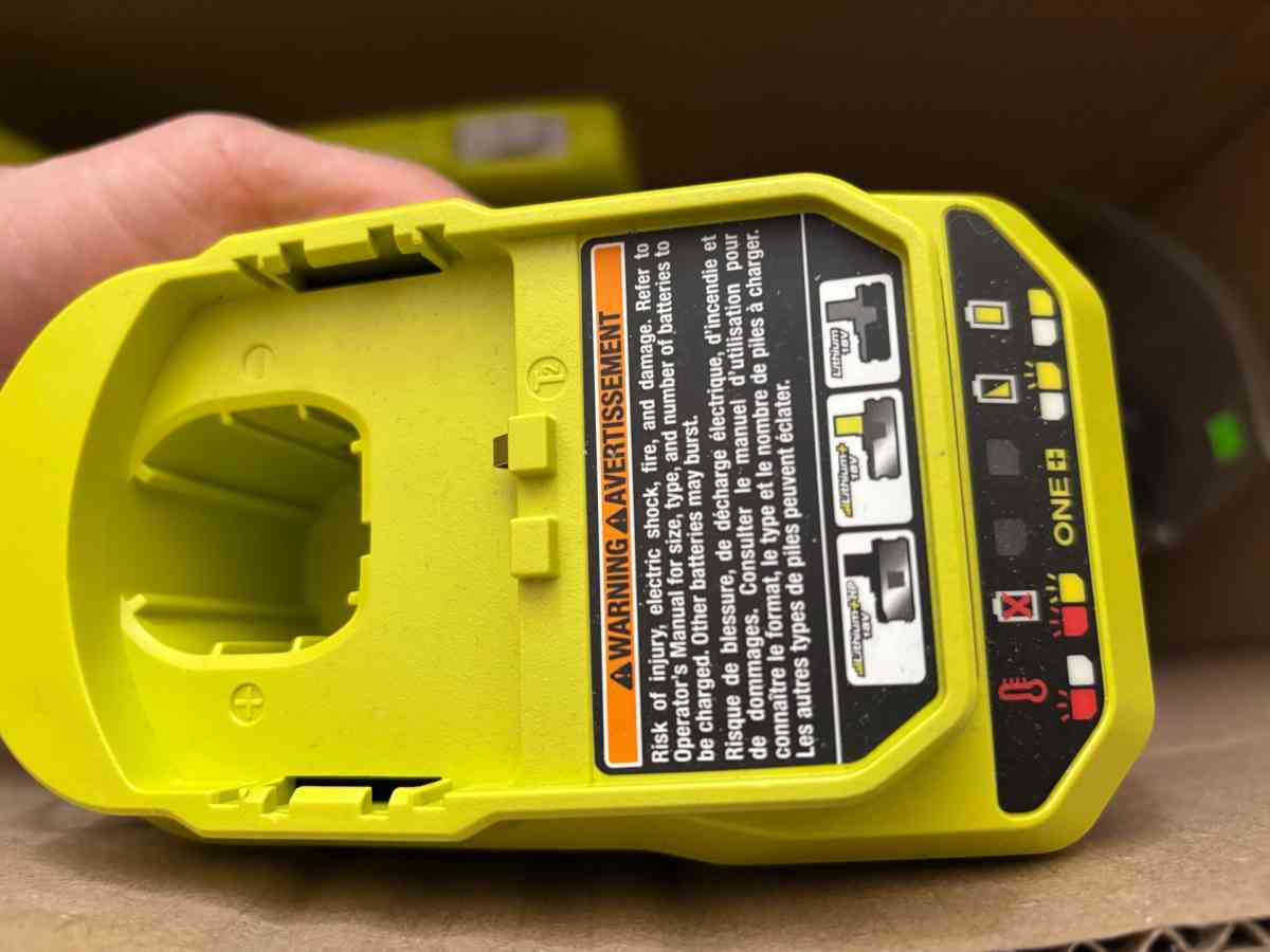 Ryobi P21110 blower kit with battery n charger - Anderson, South Carolina - FleaMarketBay