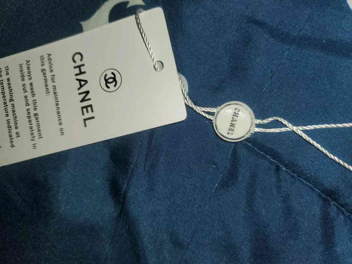 Chanel Elegant Pink and Gray Scarf - Chester Gap, Virginia - FleaMarketBay