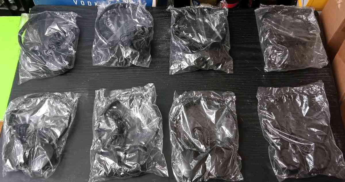 THIN WIRED AUDIO ADJUSTABLE HEADPHONES - Bronx, New York - FleaMarketBay