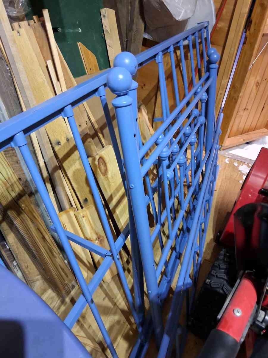 twin Day Bed and mattress - Kingsley, Michigan - FleaMarketBay