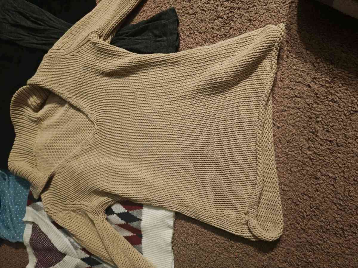 tops and shirts - Manteca, California - FleaMarketBay