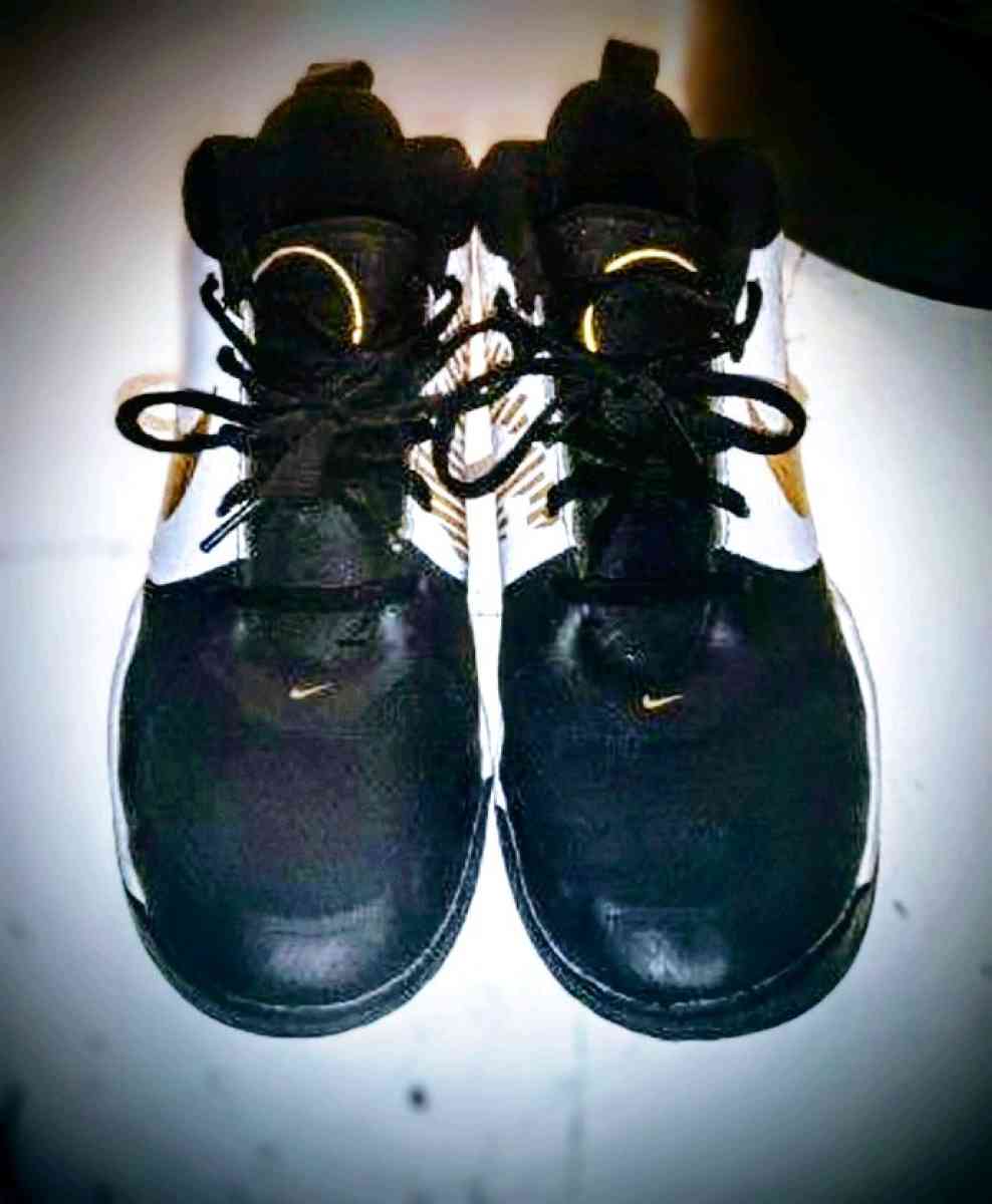 kids 6 and half size Nike shoes - Houston, Texas - FleaMarketBay