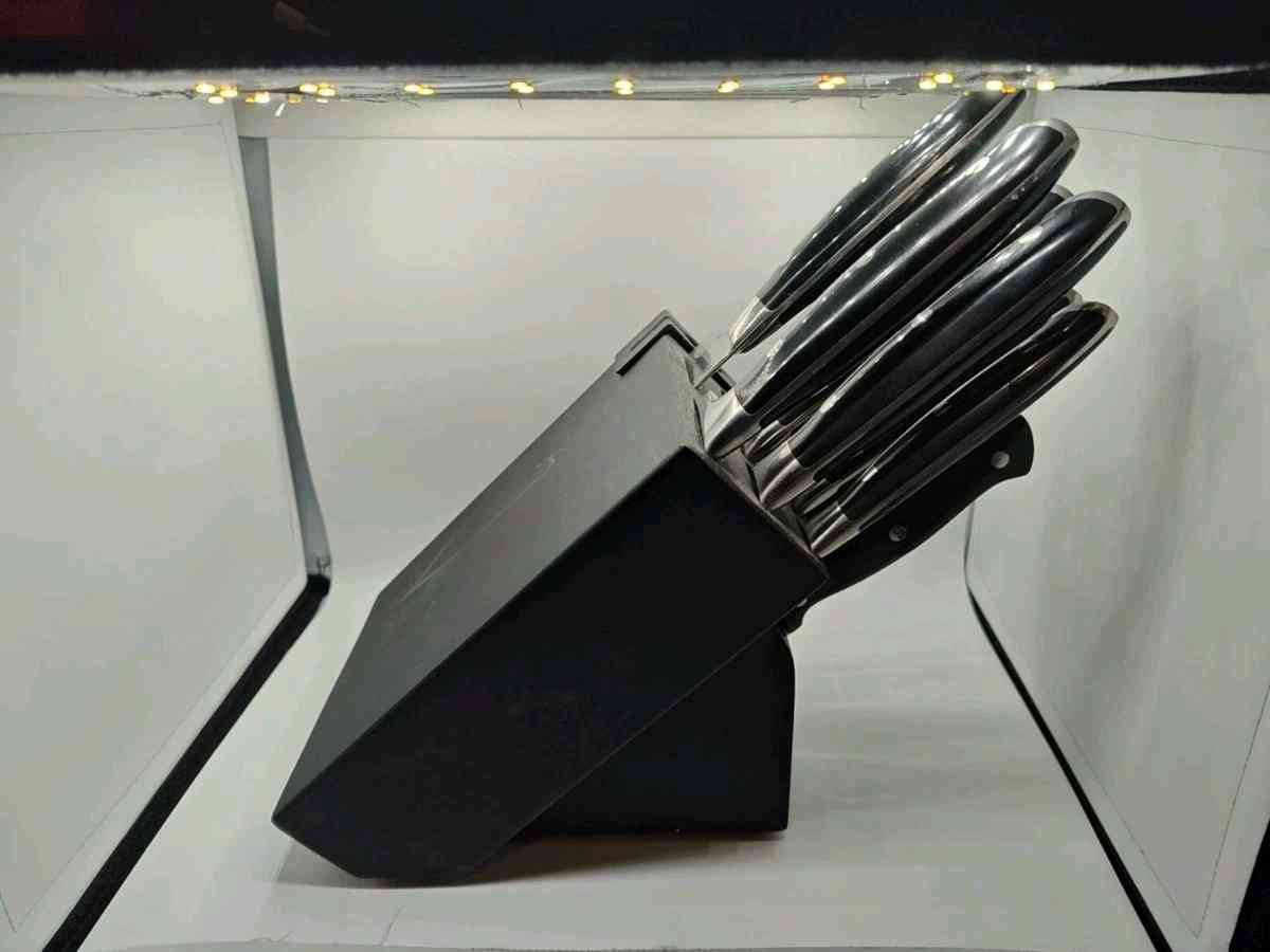 Farberware Classic 12Piece Knife Block Set with BuiltIn Knif - Alicia, Arkansas - FleaMarketBay