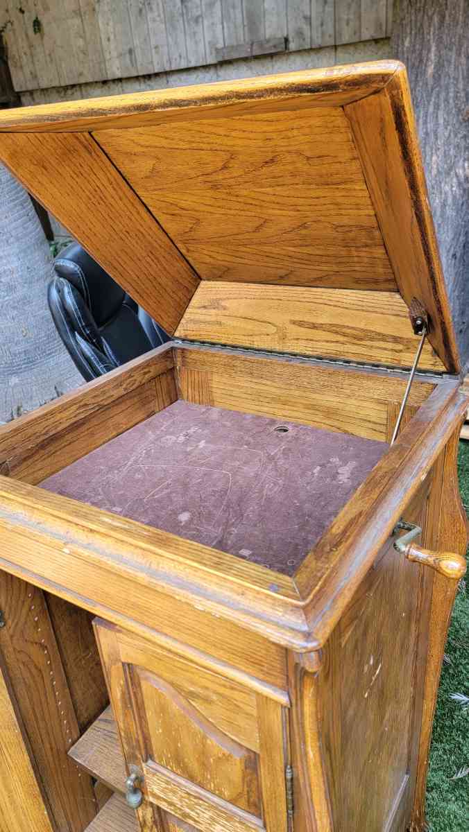 Vintage Stereo Cabinet - Studio City, California - FleaMarketBay