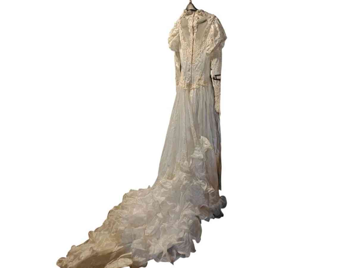 Vintage Wedding Dress Gown Lace US Union Made Average Fit Lo - Alicia, Arkansas - FleaMarketBay