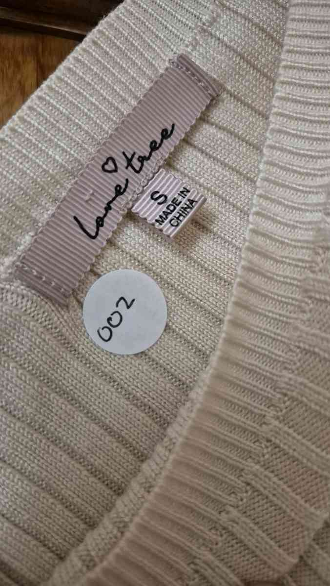 Love Tree womens blouse - Loomis, California - FleaMarketBay