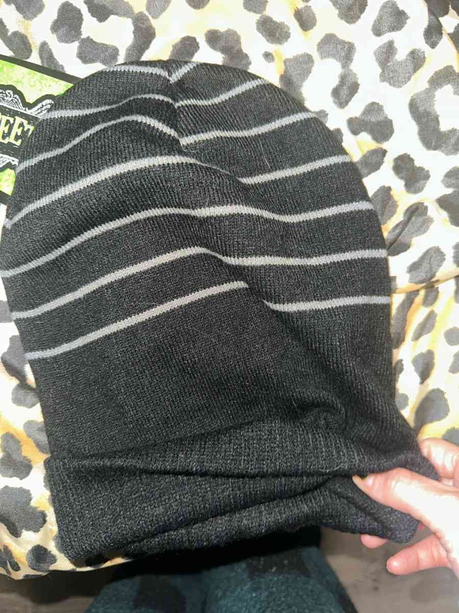 beanie - Adelanto, California - FleaMarketBay