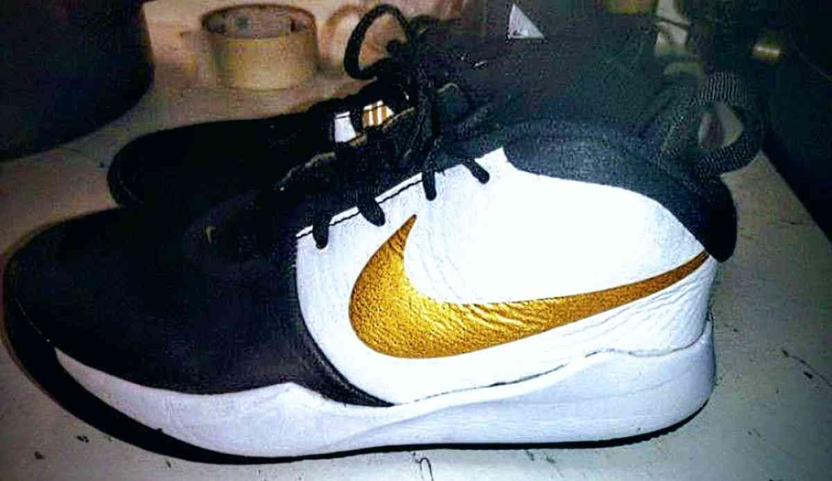 kids 6 and half size Nike shoes - Houston, Texas - FleaMarketBay