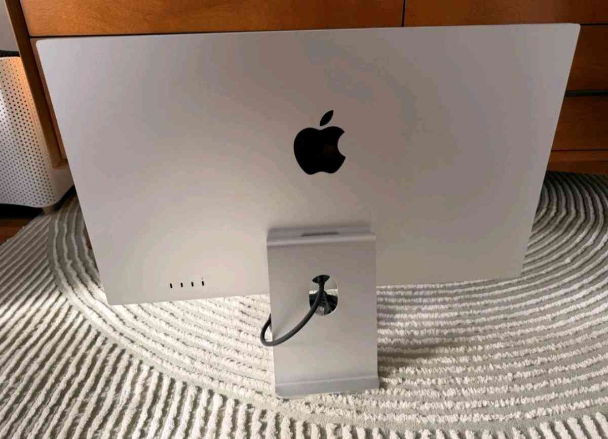 Apple Studio Display 27 with Standard Glass TiltAdjustable S - Denver, Colorado - FleaMarketBay