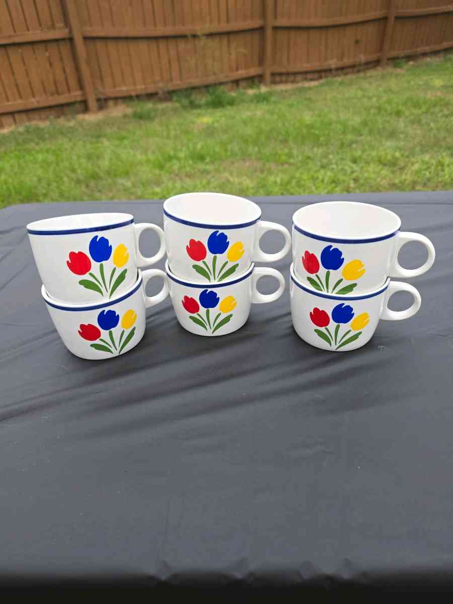 Vintage Tulip Tyme Large Set - Bonifay, Florida - FleaMarketBay