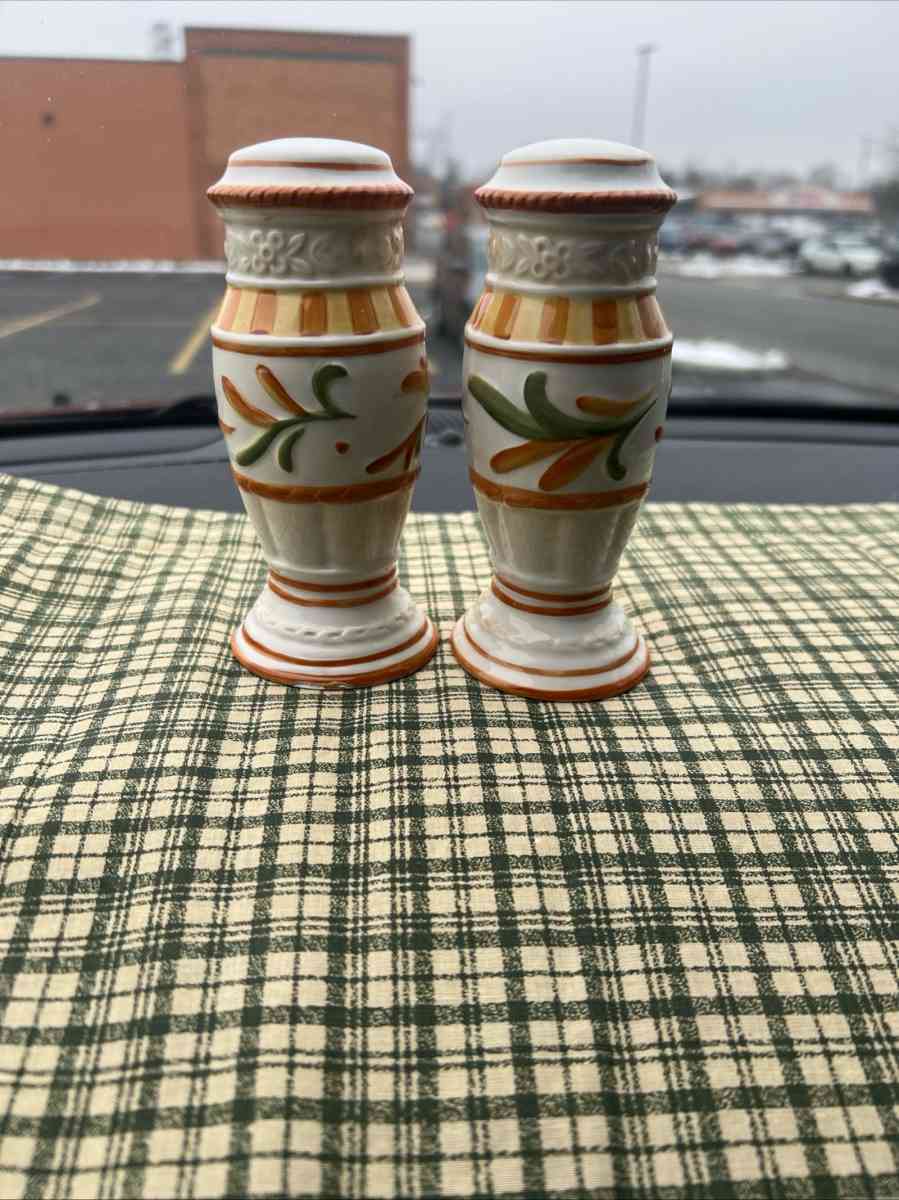 Fitz and Floyd - Cincinnati, Ohio