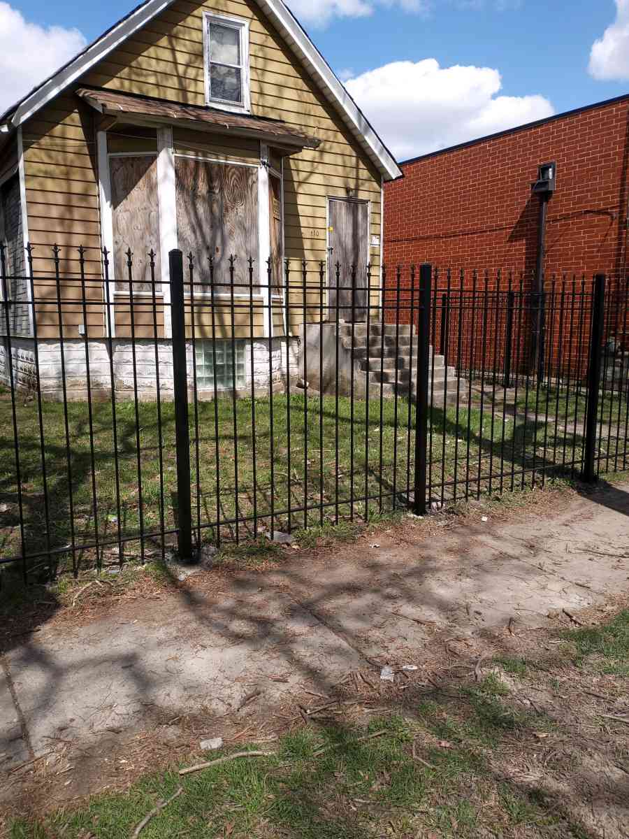 fence - Addieville, Illinois - FleaMarketBay