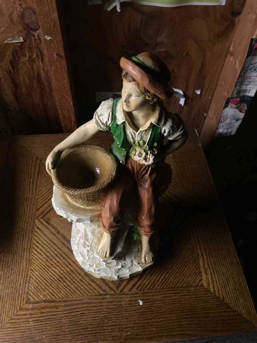 Universal Statuary Vintage Statue - Essington, Pennsylvania