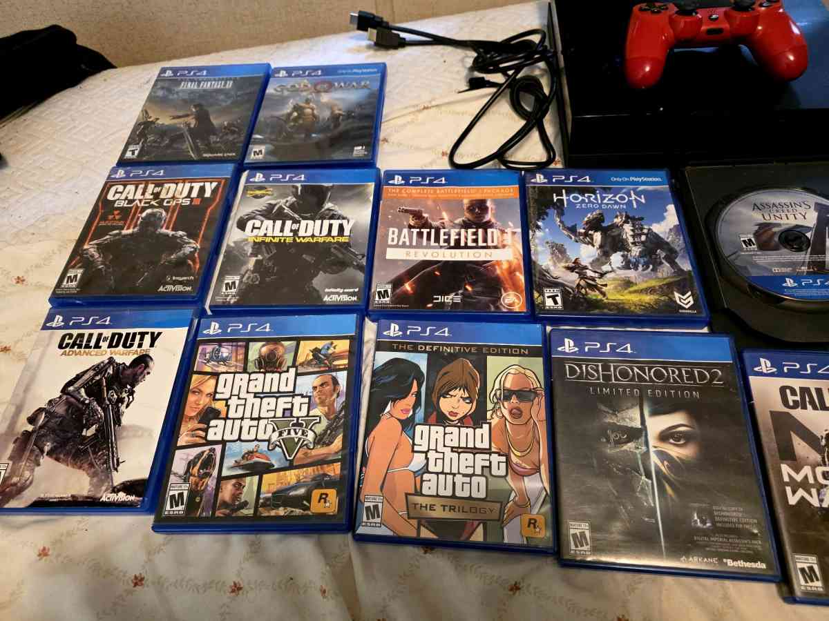 PS4 Bundle only in good condition - Brazoria, Texas - FleaMarketBay
