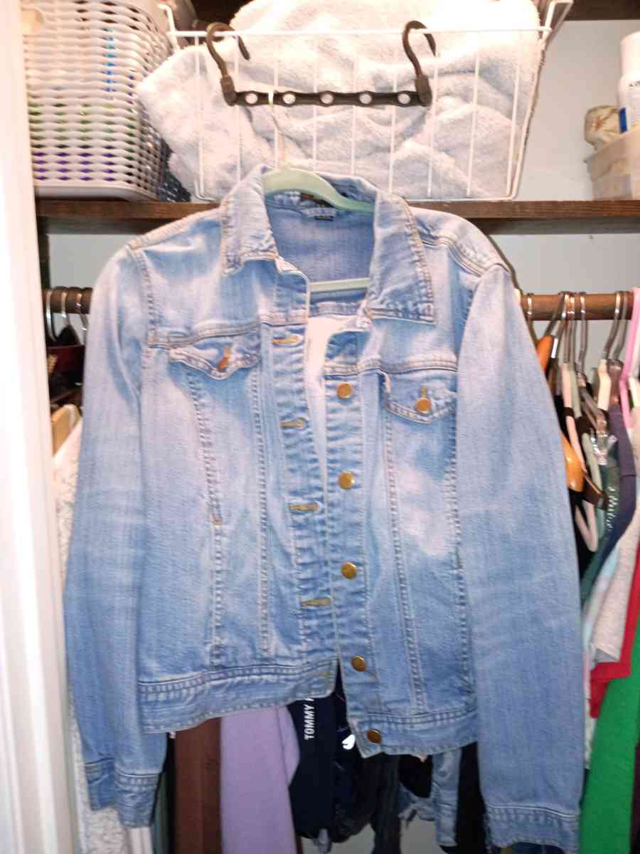 Big Variety Of Womens Cloths An Shoes - Columbia, Missouri - FleaMarketBay