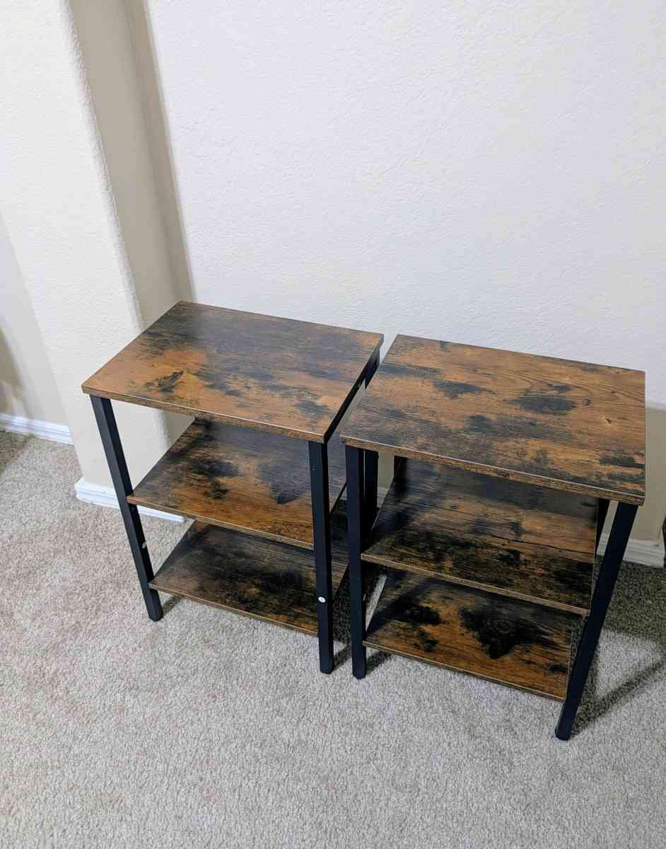 Wooden Top End Tables Set Of 2 - Irving, Texas - FleaMarketBay