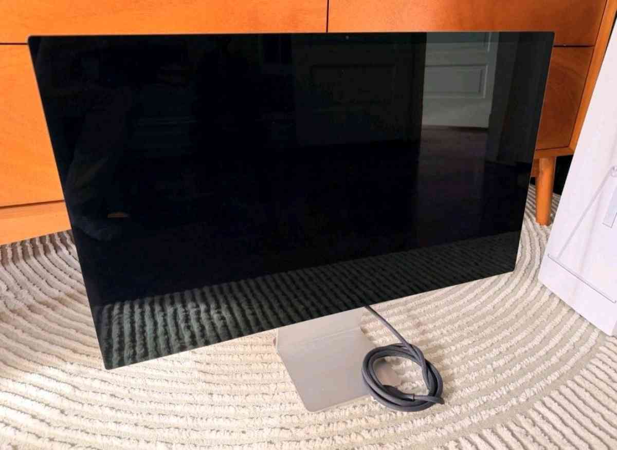 Apple Studio Display 27 with Standard Glass TiltAdjustable S - Denver, Colorado - FleaMarketBay