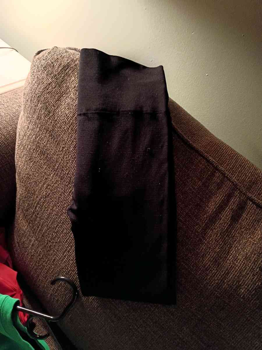 Tons OF Womans Cloths Sizes Very - Columbia, Missouri - FleaMarketBay