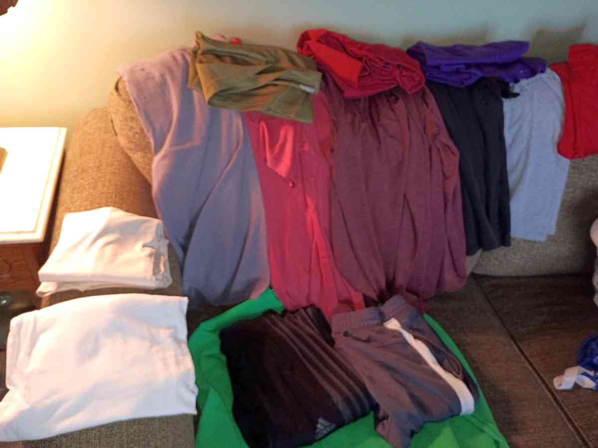 Lots Of Teen Boys and Mens Cloths - Columbia, Missouri - FleaMarketBay