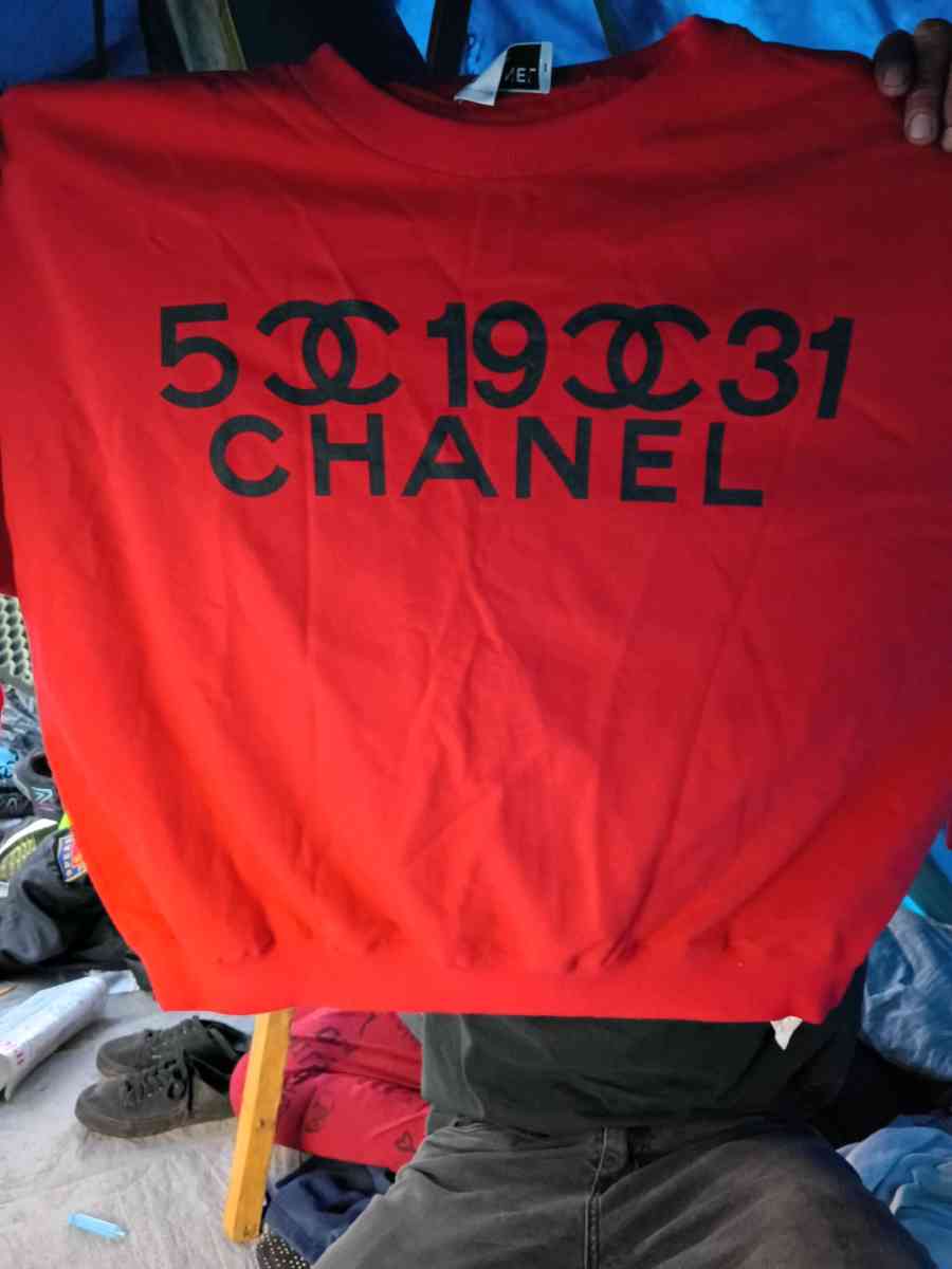 Chanel sweatshirt - North Hollywood, California - FleaMarketBay