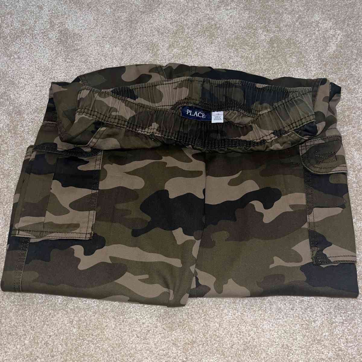 Camo PullOn Cargo Pants - Willowbrook, Illinois - FleaMarketBay