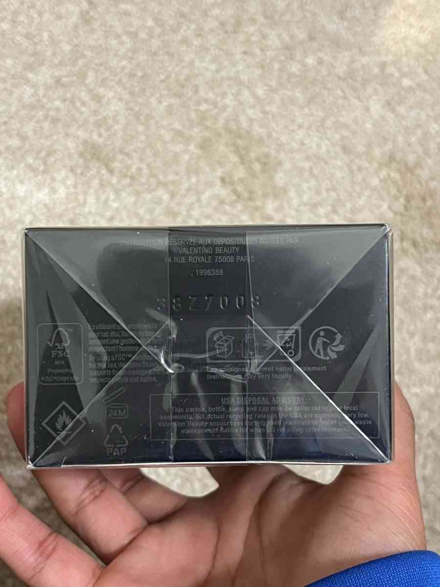 Valentino Born In Roma - Willowbrook, Illinois - FleaMarketBay