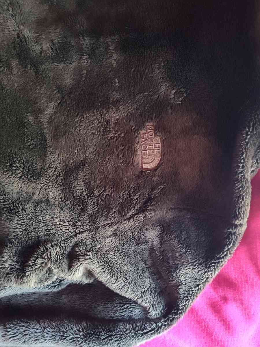 The North Face Women Osito Fuzzy Pullover - Mogadore, Ohio - FleaMarketBay