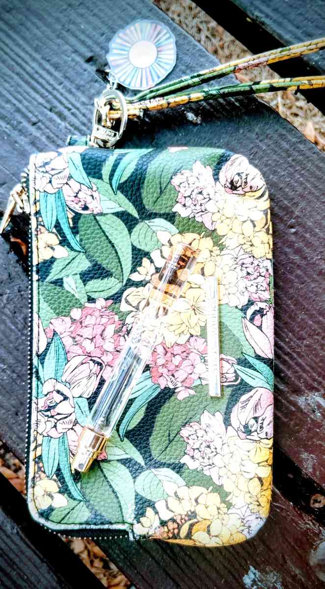 Steve Madden Cosmetic Purse With Free Bottle Of Gucci Perfum - Tampa, Florida