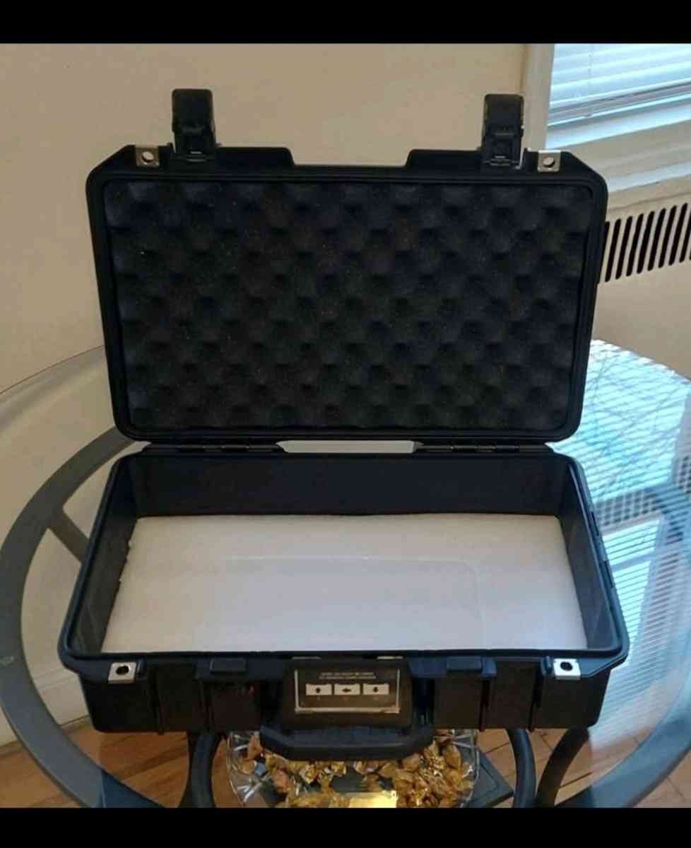 PLASTIC CASE 179 - Brooklyn, New York - FleaMarketBay