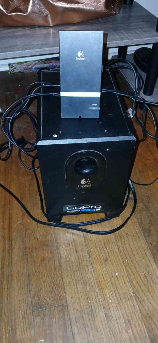 Logitech speakers and subwofer set - Bennettsville, South Carolina - FleaMarketBay