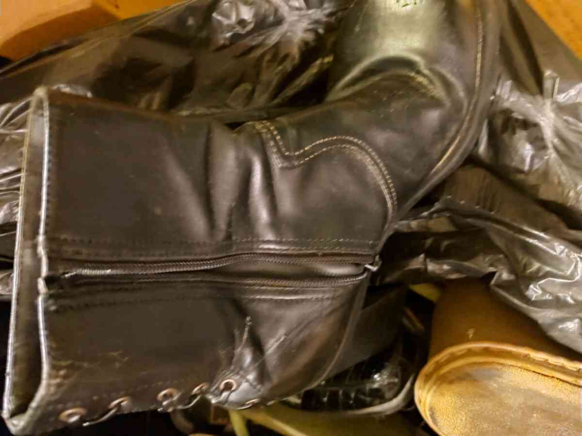 black foe leather boots - Kenosha, Wisconsin - FleaMarketBay