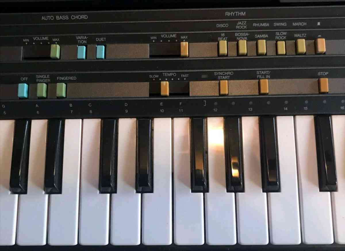 1984 YAMAHA PortaSound PCS 500 Digital Keyboard - Leesburg, Florida - FleaMarketBay