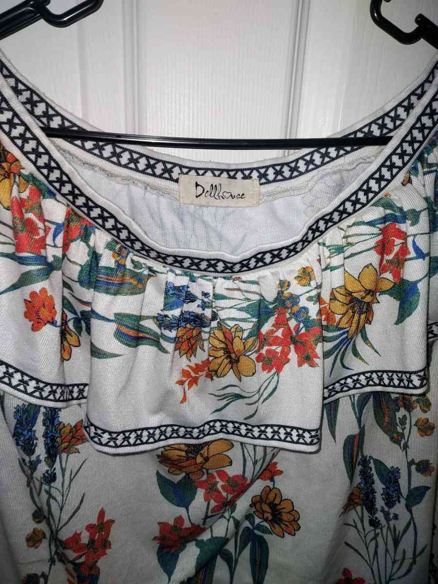 Floral off the shoulder top - Oceanside, California - FleaMarketBay