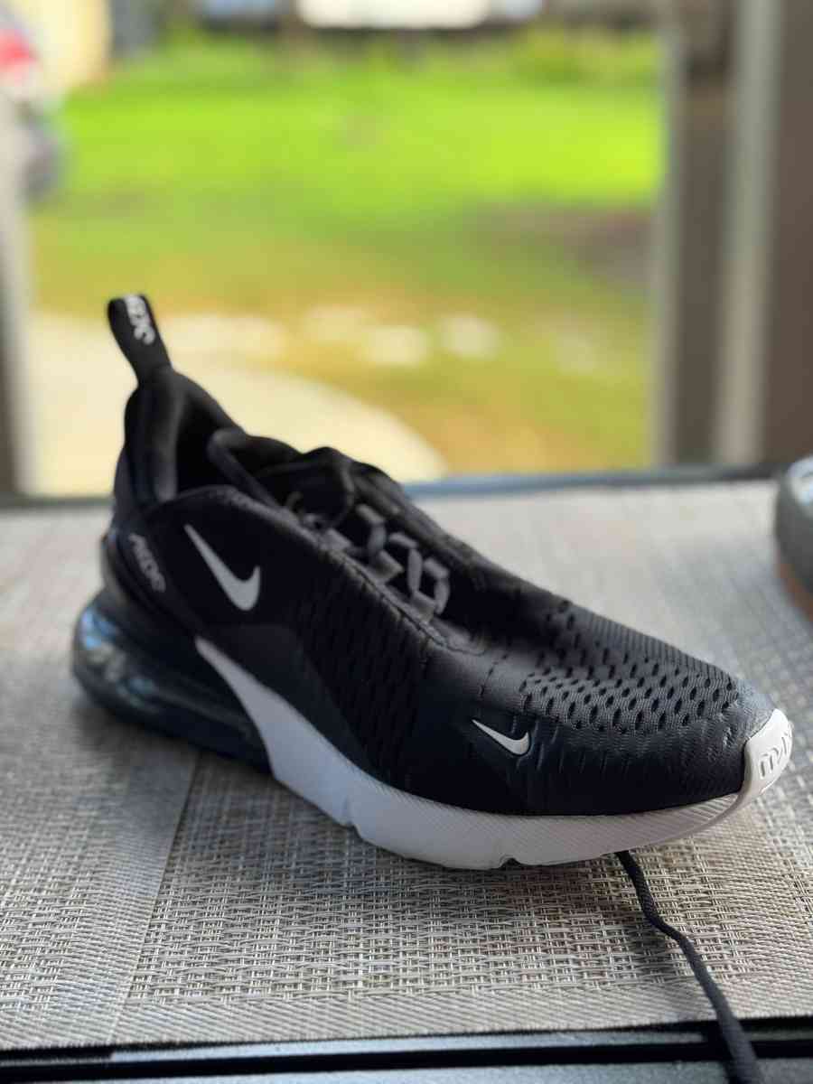 sneakers - Buford, Georgia - FleaMarketBay