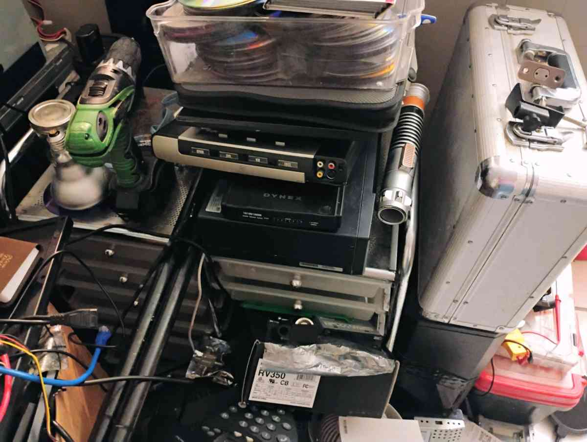 LOT Of Enterprise computer equipment - Springfield, Missouri - FleaMarketBay